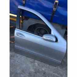 puerta delantera  mercedes...