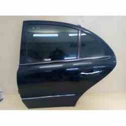 Puerta trasera izquierda...