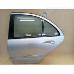 puerta trasera izquierda...