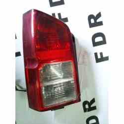 Pilotos traseros  nissan...