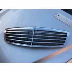 rejilla delantera Mercedes...