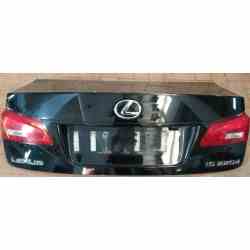 Porton trasero de lexus...