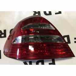 Piloto trasero mercdes benz...