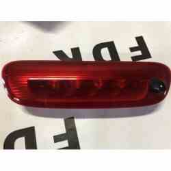 Tercera luz de freno...