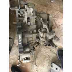 Caja de cambios toyota avensis